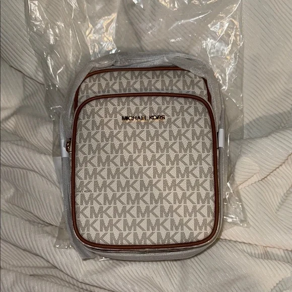NWT Michael Kors Monogram Crossbody Bag - Picture 3 of 6